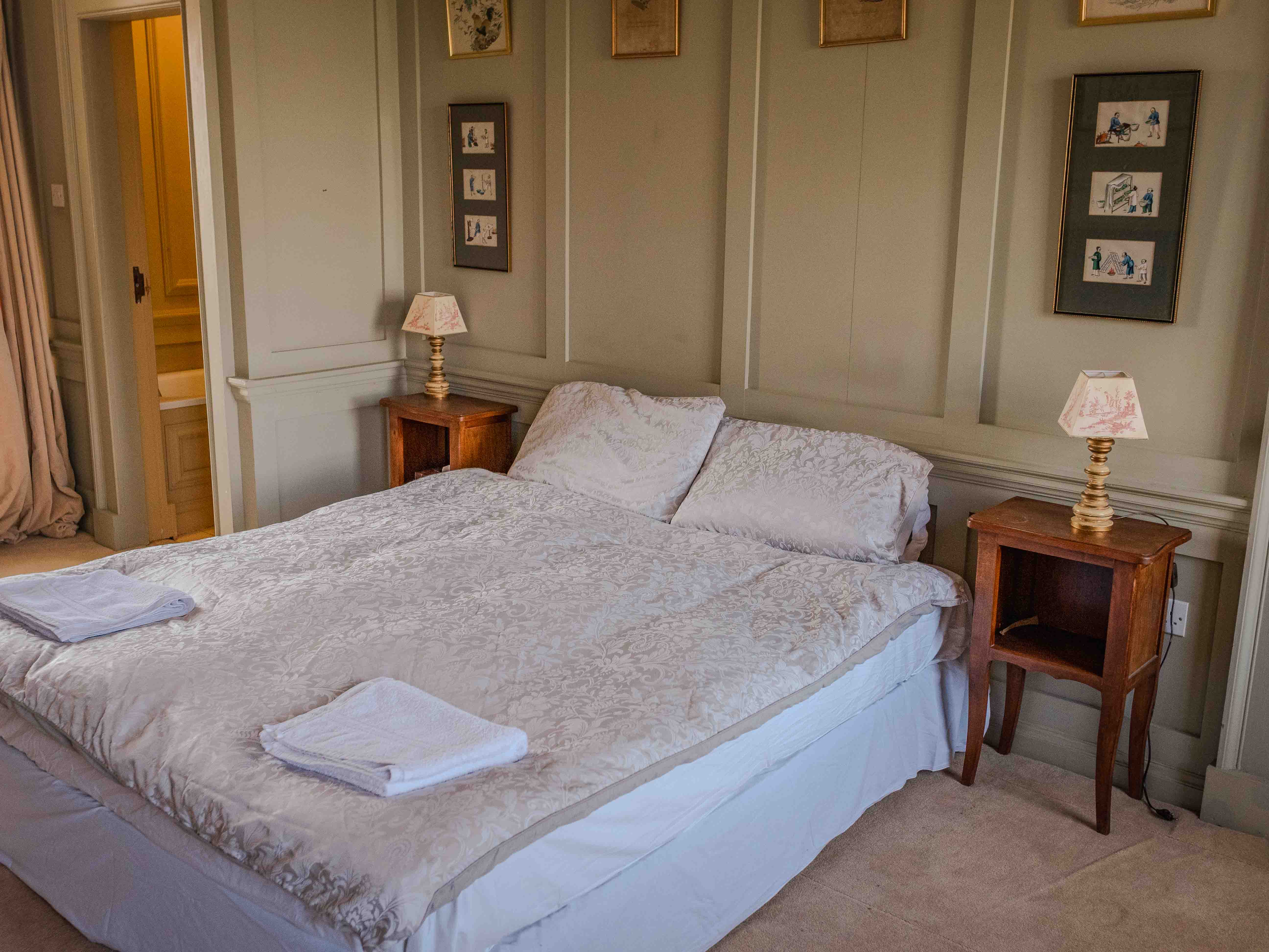 The grey suite in the manor